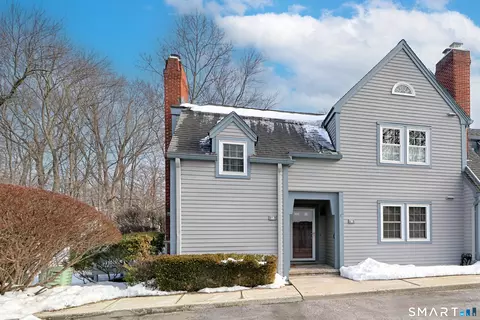 16 Paisley Ln #16, Fairfield, CT 06825