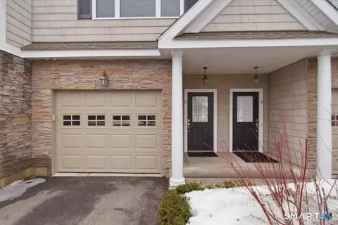 21 Crestview Ln #21, Danbury, CT 06810