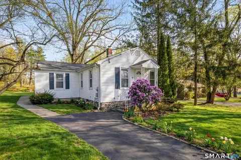 34 Lakeview Ave, Cheshire, CT 06410