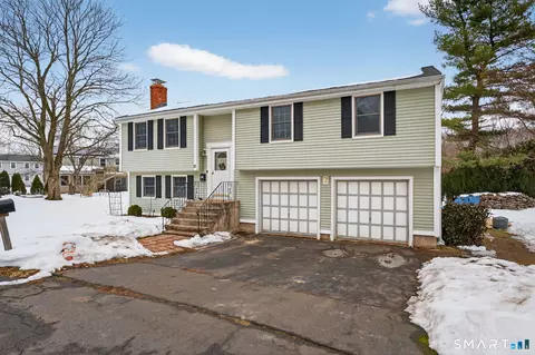 15 Blue Spruce St, Middletown, CT 06457