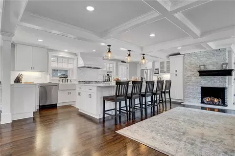 2222 Ridge Rd, North Haven, CT 06473