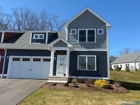 40 Lombard Cir #40, North Haven, CT 06473