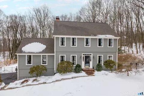 39 Bradley Ln, Sandy Hook, CT 06482