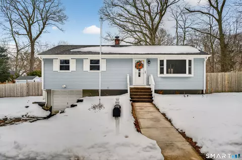 5 Meadow Point Rd, Westbrook, CT 06498