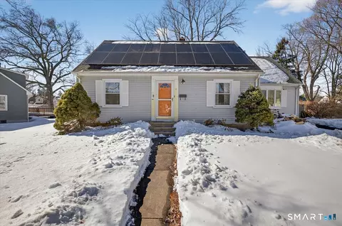 12 Pond Rd, Hamden, CT 06514