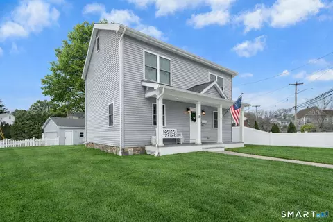 12 Reynolds Dr, Fairfield, CT 06824