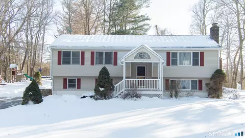 66 Greenbriar Rd, Oxford, CT 06478