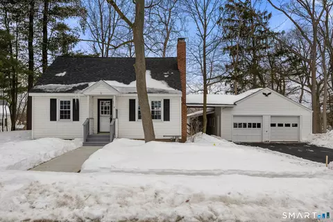 8 Hendee Rd, Manchester, CT 06040