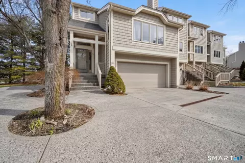 11 Boulevard Dr #9-36, Danbury, CT 06810