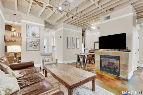 43 Chestnut St #203, New Haven, CT 06511