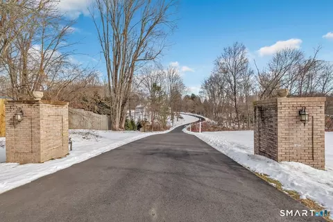 461 Amity Rd, Woodbridge, CT 06525