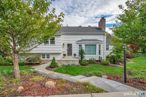 195 Hepburn Rd, Hamden, CT 06517