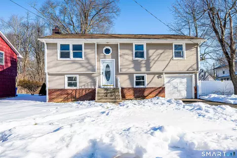 11 Dadio Rd, Hamden, CT 06517