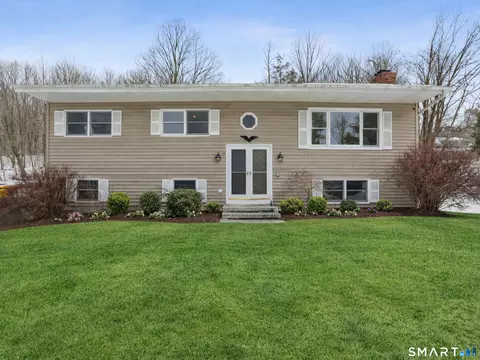 3 Douglas Dr, Danbury, CT 06811