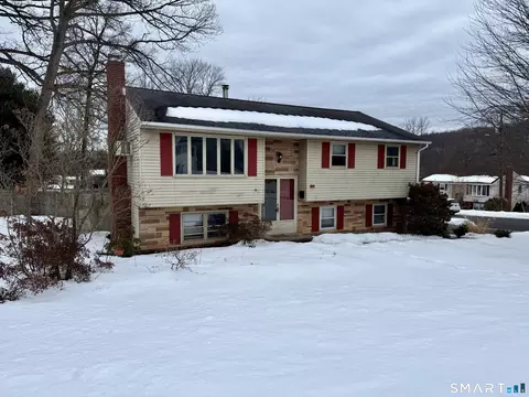 225 Stonecrest Dr, Bristol, CT 06010