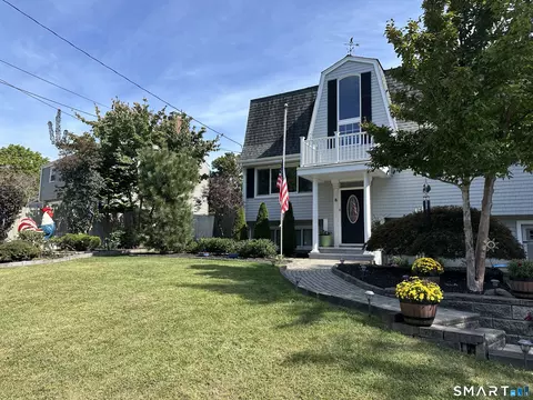 8 Hickory Dr, Oakdale, CT 06370