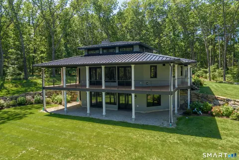 81 Strawberry Hill Rd, Madison, CT 06443