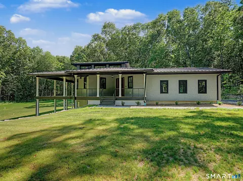 81 Strawberry Hill Rd, Madison, CT 06443