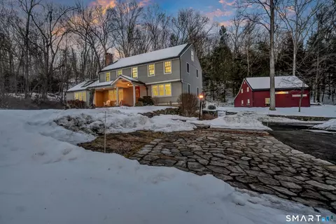 14 Dinglebrook Ln, Newtown, CT 06470