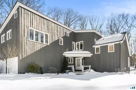 26 Burnwood Dr, Bloomfield, CT 06002