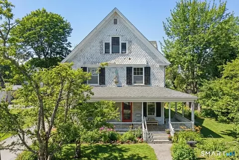 15 Moss St, Pawcatuck, CT 06379