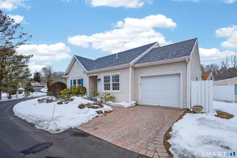 16 Silverbrook Ln #16, Clinton, CT 06413