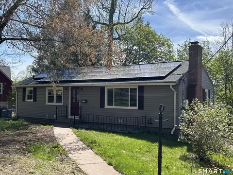 110 Greenwood Dr, Manchester, CT 06042