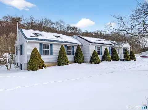 168 Kitemaug Rd, Montville, CT 06382