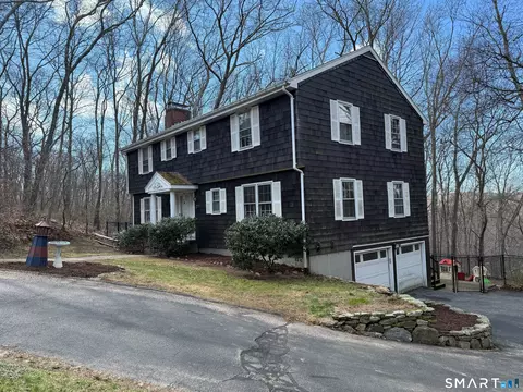 7 Laurel Hill Dr S, Niantic, CT 06357