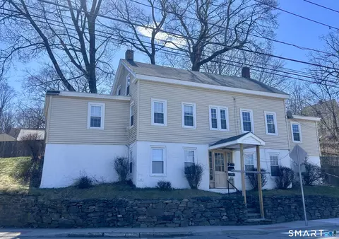 203 School St, Putnam, CT 06260