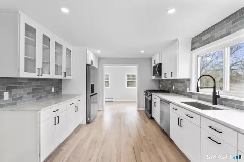 78 Elizabeth Ave, Stamford, CT 06907