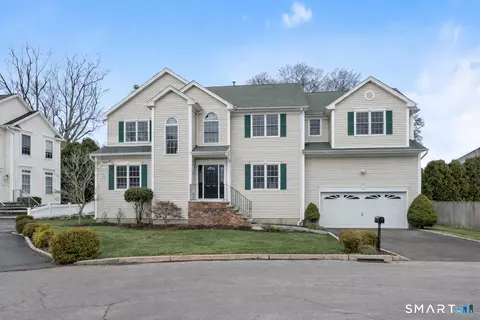 28 Michaela Cir, Fairfield, CT 06824