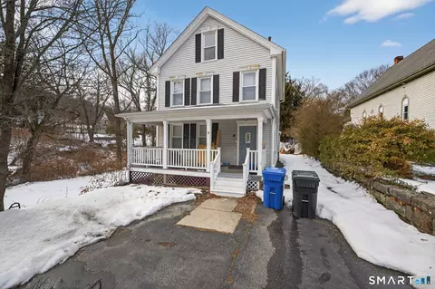 31 Bridge St, Montville, CT 06353