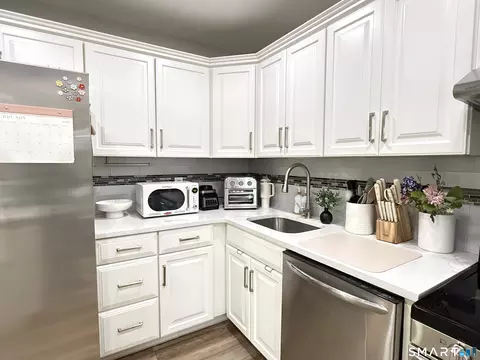 50 Greenhouse Rd #49C, Bridgeport, CT 06606