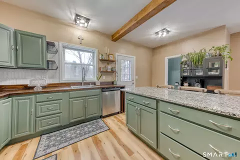 1 Young St # -3, East Hampton, CT 06424