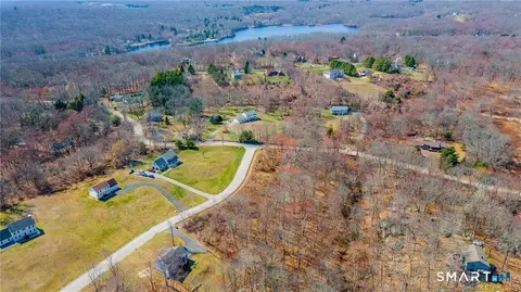 2 Fawns Meadow Rd, Montville, CT 06370