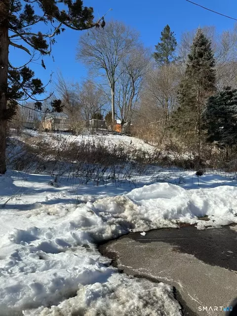27 Valley Pl N, New Haven, CT 06515