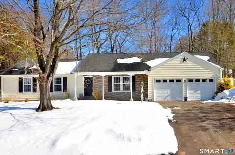 39 Huckleberry Ln, Manchester, CT 06040