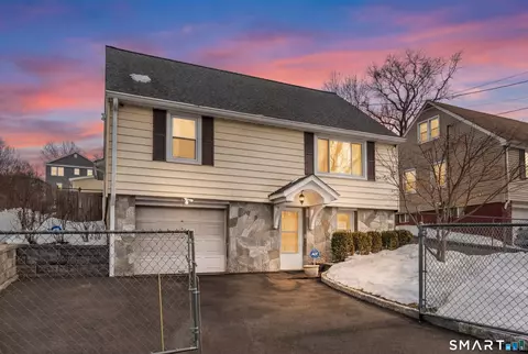 46 Oakleaf St, Bridgeport, CT 06606