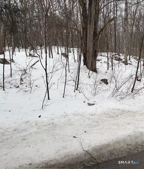 3 Rowledge Pond Rd, Monroe, CT 06468