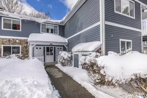 208 Windgate Cir #B, Monroe, CT 06468