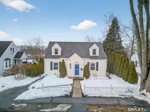 10 Hammer Pl, Branford, CT 06405
