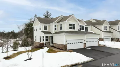 1 Arrowwood Ct #1, Middlebury, CT 06762