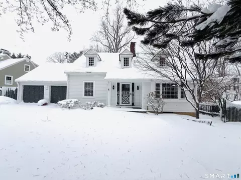 1091 Round Hill Rd, Fairfield, CT 06824