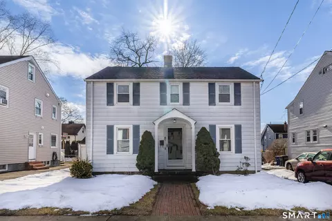 61 Astoria Ave, Bridgeport, CT 06604