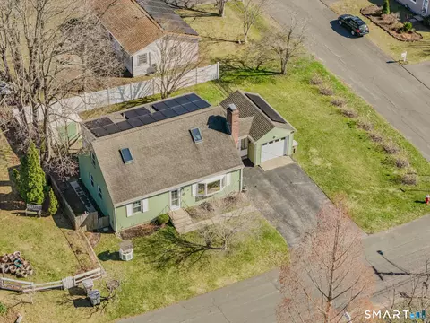 15 Sunnieside Dr, Niantic, CT 06357