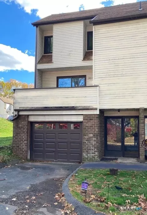 285 Queen St #4F, Southington, CT 06489