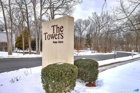 70 Putter Dr #211, Wallingford, CT 06492