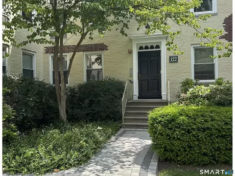 122 Woodside Grn #1A, Stamford, CT 06901