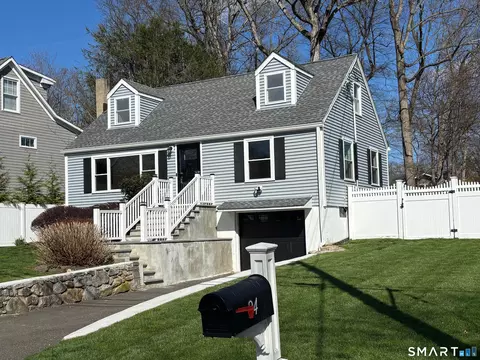 24 Deepwood Ln, Norwalk, CT 06854